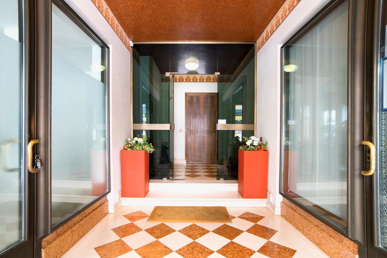 Holiday Treviso Suite Venezia Exterior photo